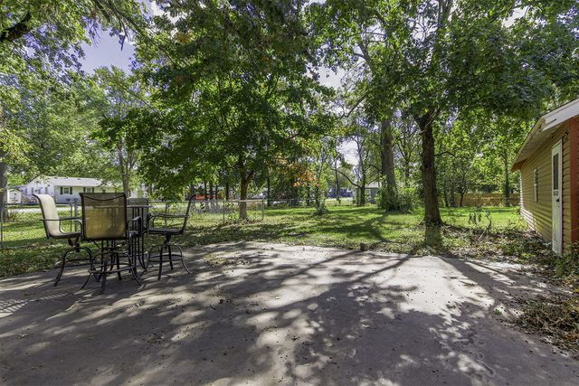 318 E BARNES ST, Centralia, MO 65240