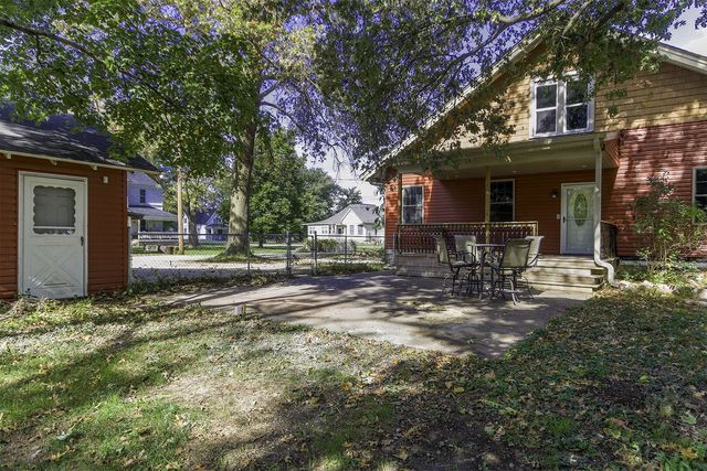 318 E BARNES ST, Centralia, MO 65240