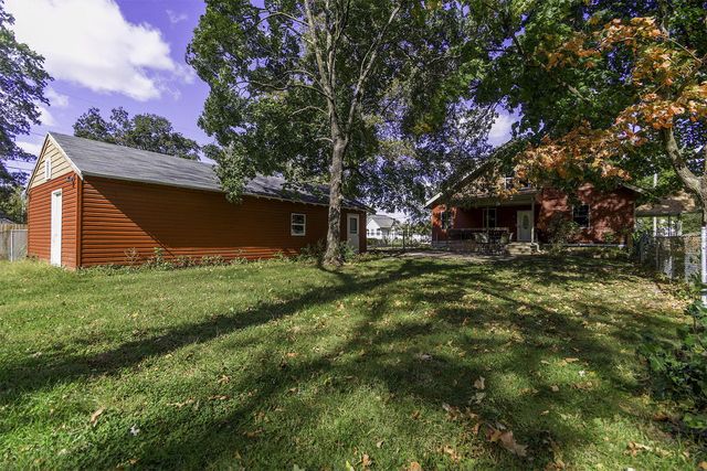 318 E BARNES ST, Centralia, MO 65240