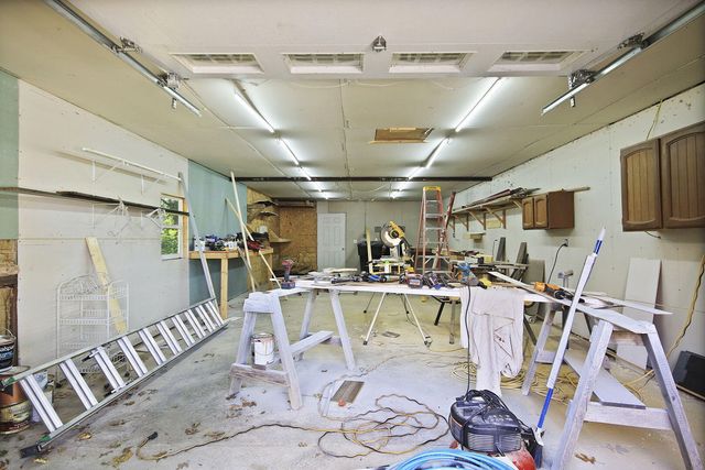 318 E BARNES ST, Centralia, MO 65240