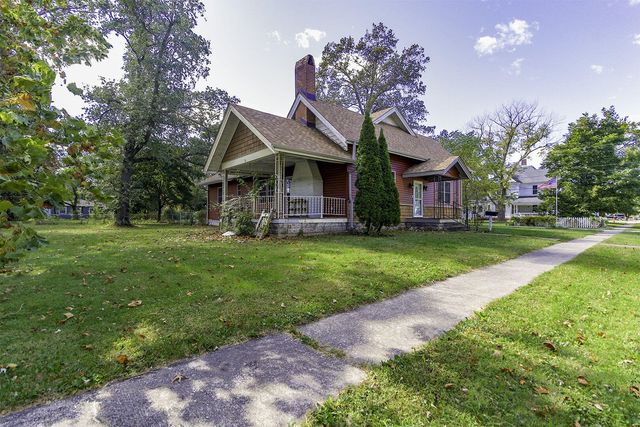 318 E BARNES ST, Centralia, MO 65240