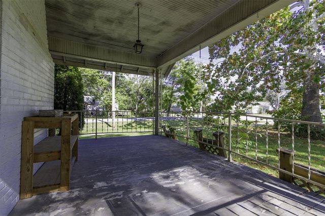 318 E BARNES ST, Centralia, MO 65240