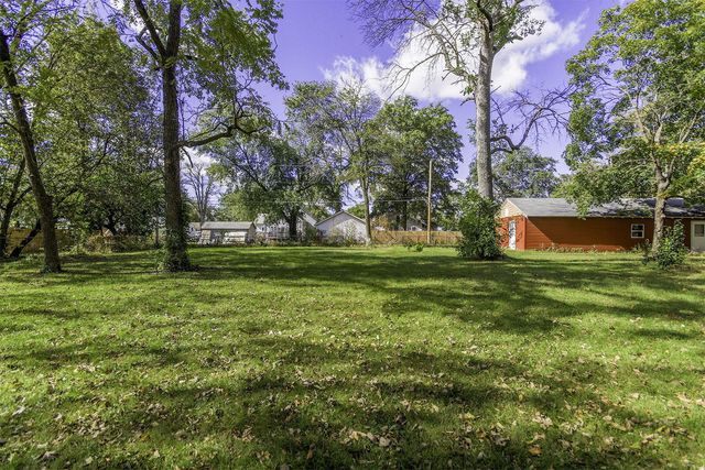 318 E BARNES ST, Centralia, MO 65240