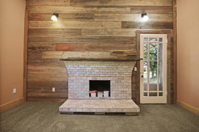 318 E BARNES ST, Centralia, MO 65240