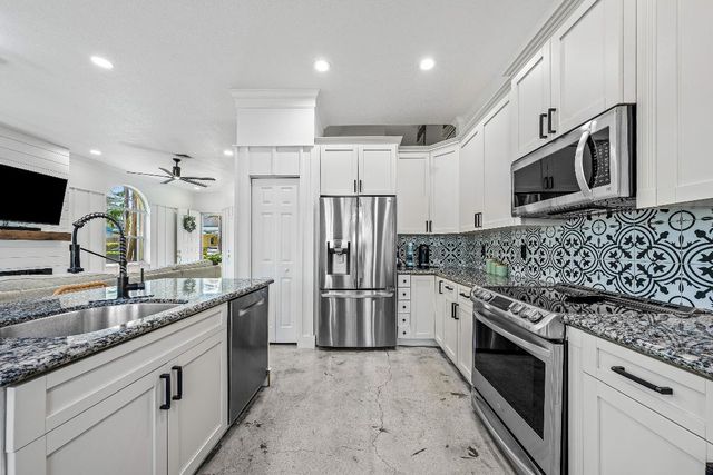 160 Barefoot Cove, Hypoluxo, FL 33462