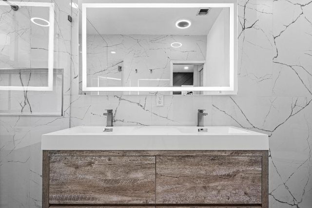 160 Barefoot Cove, Hypoluxo, FL 33462