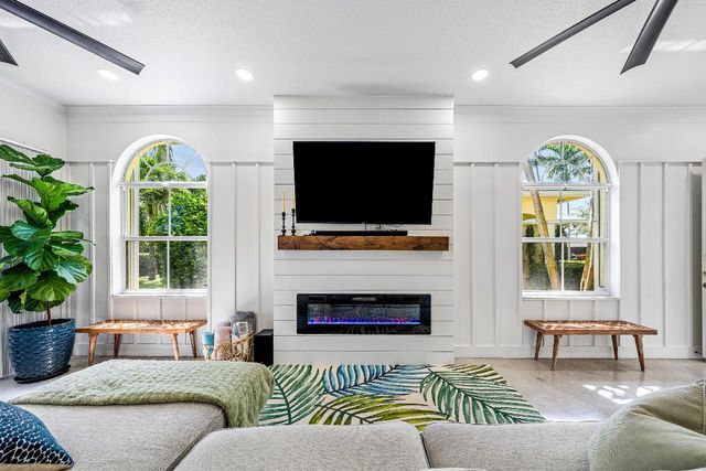 160 Barefoot Cove, Hypoluxo, FL 33462