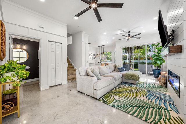 160 Barefoot Cove, Hypoluxo, FL 33462