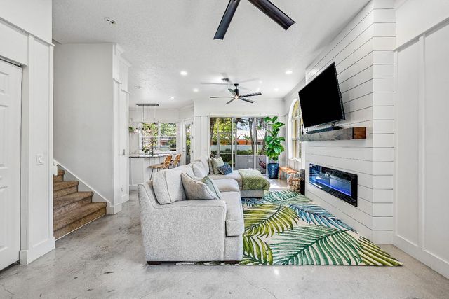 160 Barefoot Cove, Hypoluxo, FL 33462