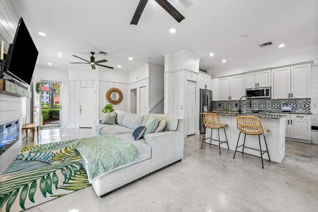 160 Barefoot Cove, Hypoluxo, FL 33462