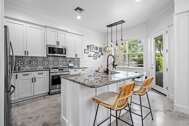 160 Barefoot Cove, Hypoluxo, FL 33462