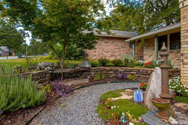 9460 Robin Ln, Sherwood, AR 72120