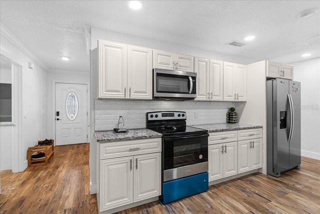 2090 8TH AVENUE, Deland, FL 32724