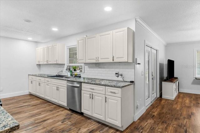 2090 8TH AVENUE, Deland, FL 32724