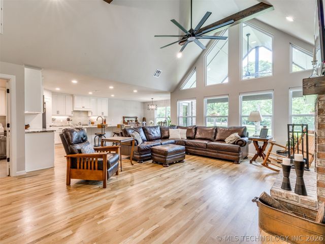 1482 Bayshore Drive, Sand Springs, OK 74063