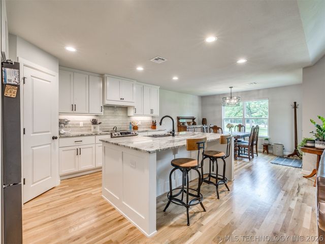 1482 Bayshore Drive, Sand Springs, OK 74063