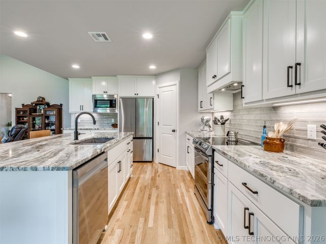1482 Bayshore Drive, Sand Springs, OK 74063