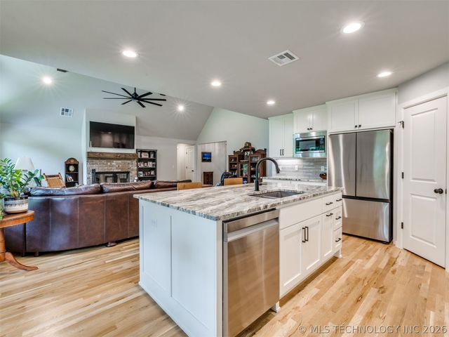 1482 Bayshore Drive, Sand Springs, OK 74063