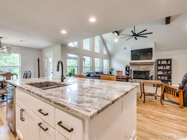 1482 Bayshore Drive, Sand Springs, OK 74063
