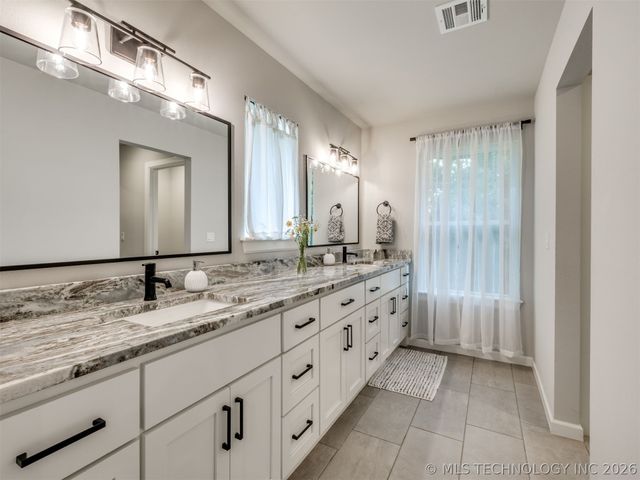 1482 Bayshore Drive, Sand Springs, OK 74063