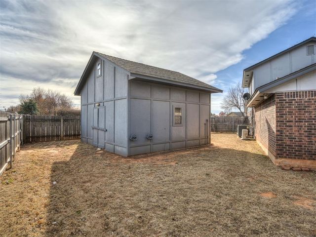 4609 Deer Creek Court, Yukon, OK 73099