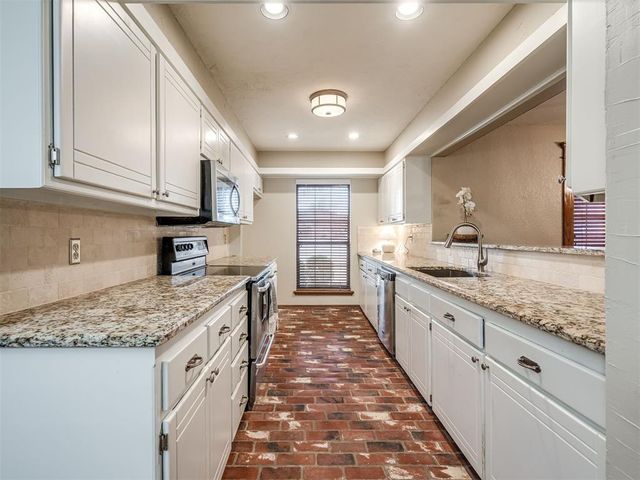 4609 Deer Creek Court, Yukon, OK 73099