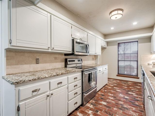 4609 Deer Creek Court, Yukon, OK 73099