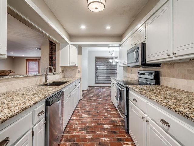 4609 Deer Creek Court, Yukon, OK 73099