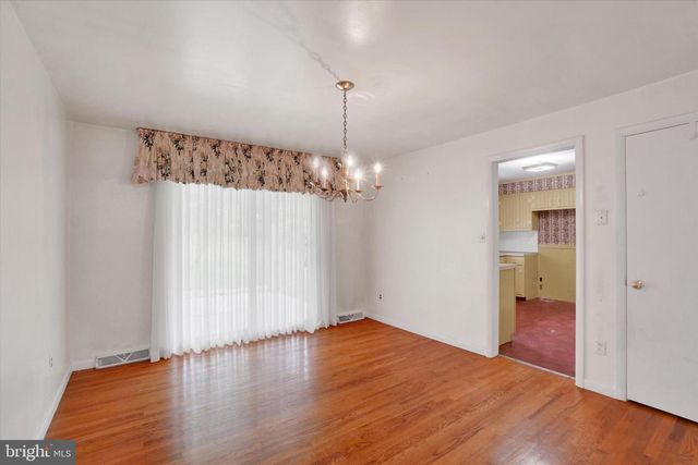 2050 HERMAN DR, York, PA 17408