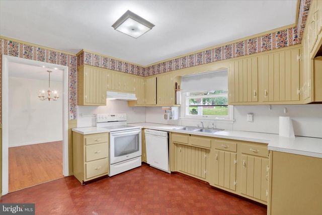 2050 HERMAN DR, York, PA 17408
