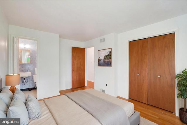 2050 HERMAN DR, York, PA 17408