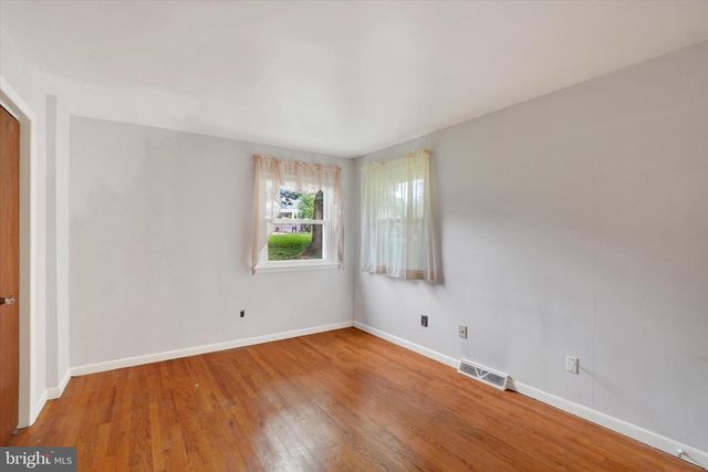 2050 HERMAN DR, York, PA 17408