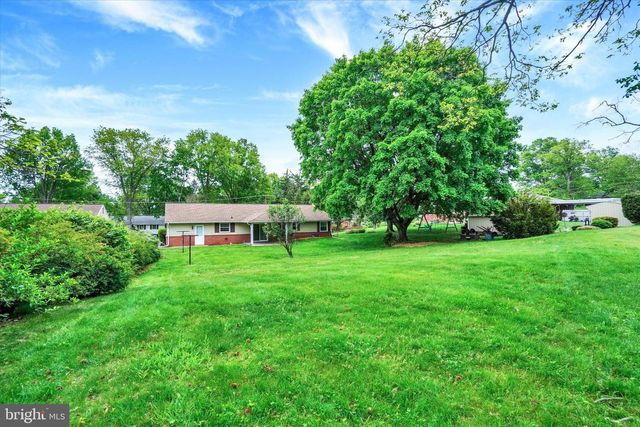 2050 HERMAN DR, York, PA 17408