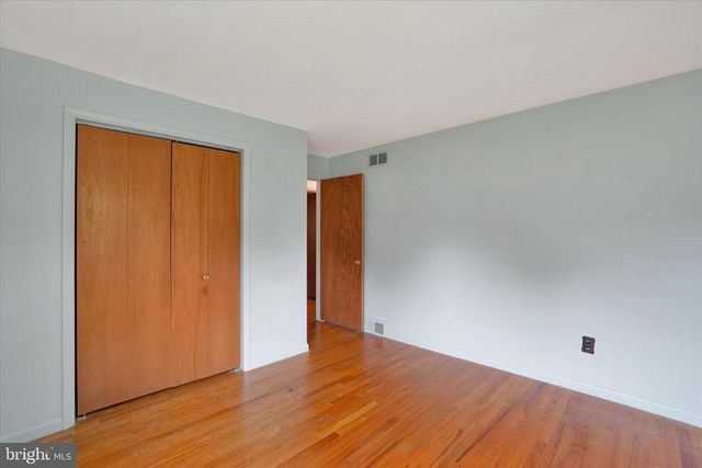 2050 HERMAN DR, York, PA 17408