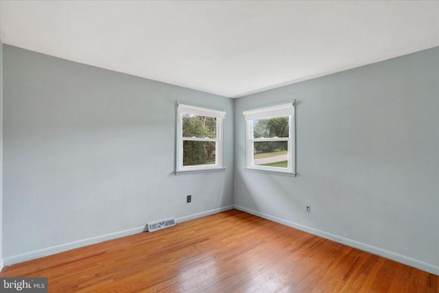 2050 HERMAN DR, York, PA 17408