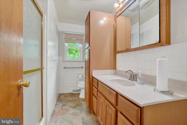 2050 HERMAN DR, York, PA 17408