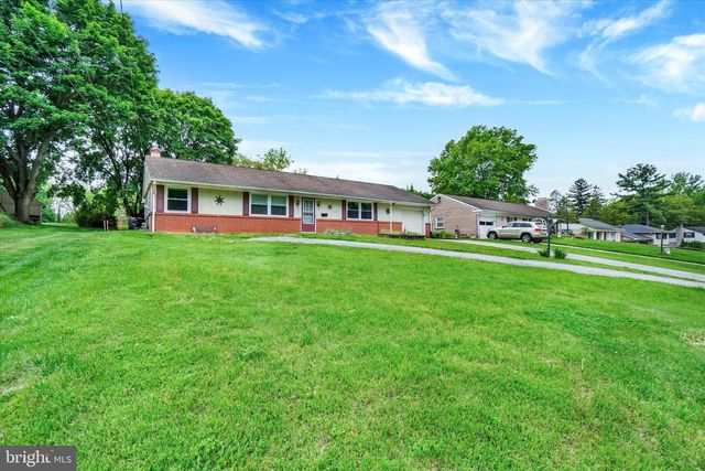 2050 HERMAN DR, York, PA 17408