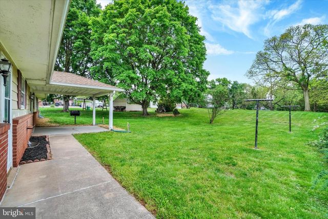2050 HERMAN DR, York, PA 17408