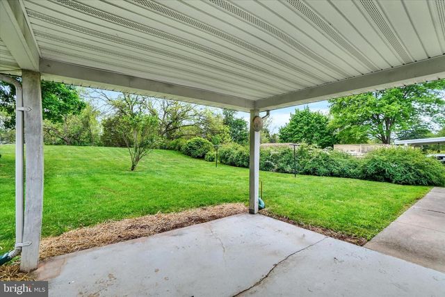 2050 HERMAN DR, York, PA 17408