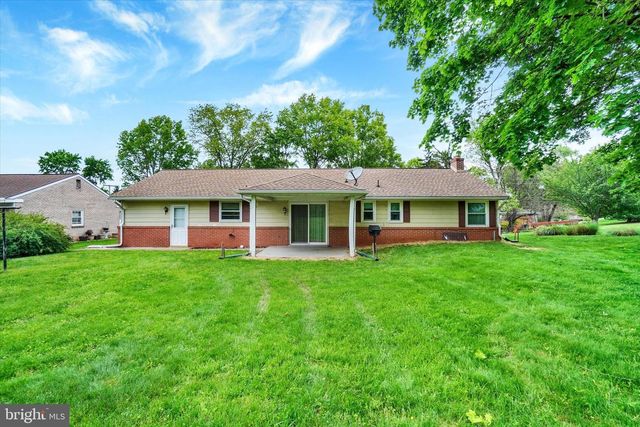 2050 HERMAN DR, York, PA 17408