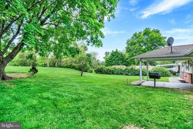 2050 HERMAN DR, York, PA 17408