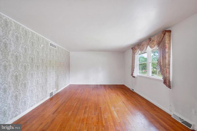 2050 HERMAN DR, York, PA 17408