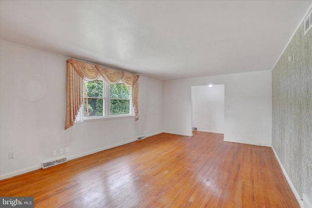 2050 HERMAN DR, York, PA 17408
