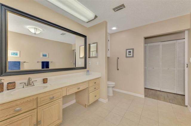 5903 LA VISTA LANE, Bradenton, FL 34210