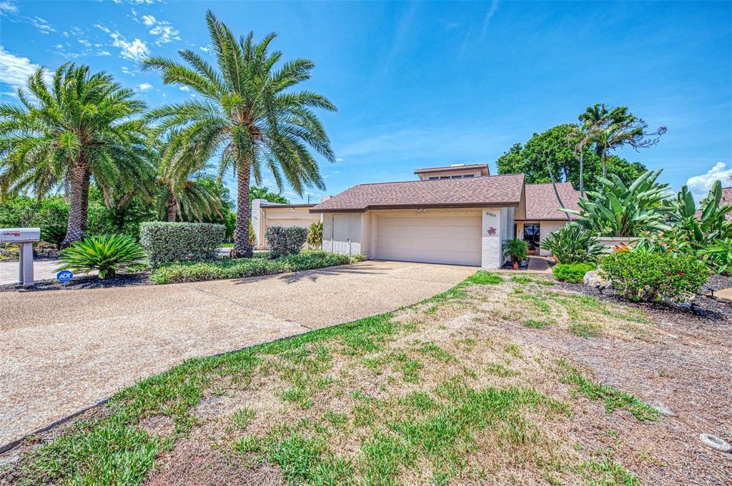 5903 LA VISTA LANE, Bradenton, FL 34210