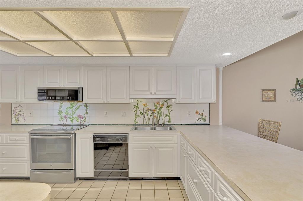 Image 14 of property listing at 5903 LA VISTA LANE, Bradenton, FL 34210