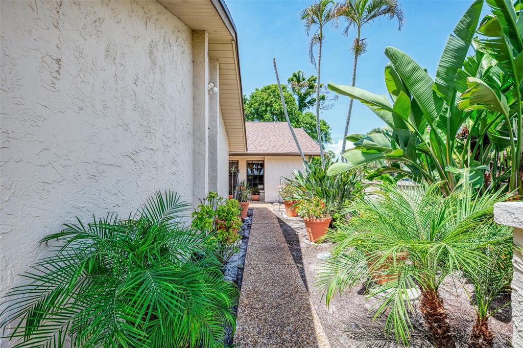 Image 4 of property listing at 5903 LA VISTA LANE, Bradenton, FL 34210