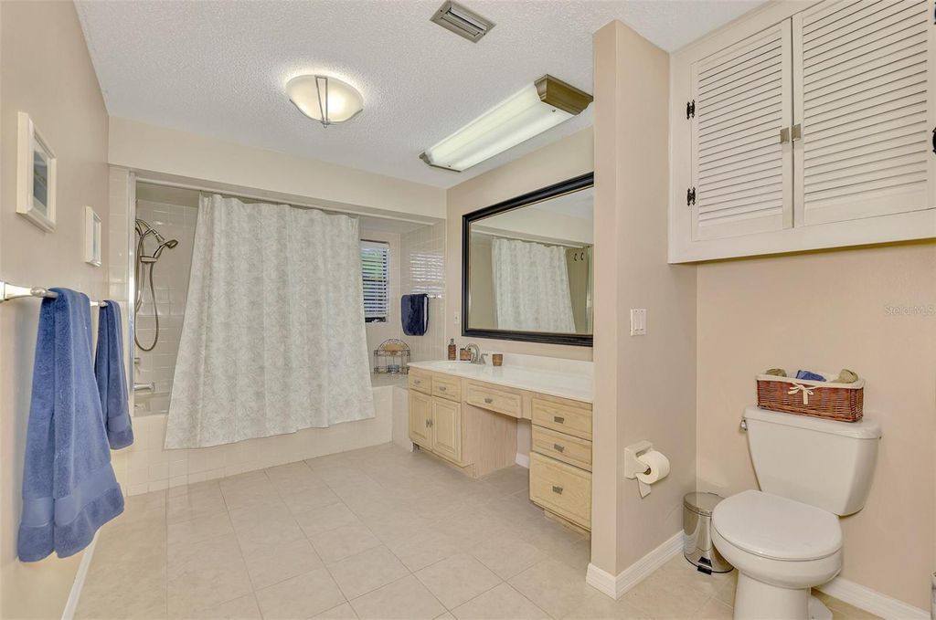 Image 36 of property listing at 5903 LA VISTA LANE, Bradenton, FL 34210
