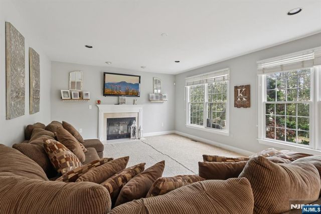 6 Sherry Court, Wayne, NJ 07470