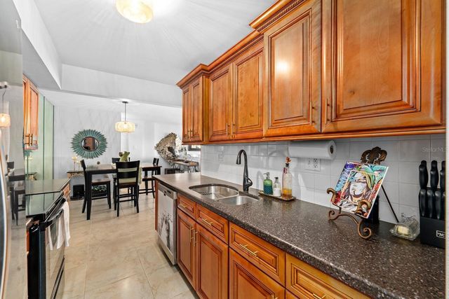 10355 PARADISE BOULEVARD 512, Treasure Island, FL 33706